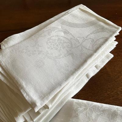 M443 Damask Linen Table Cloth With Napkins Lot