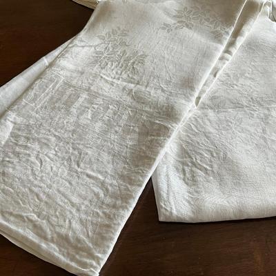 M443 Damask Linen Table Cloth With Napkins Lot