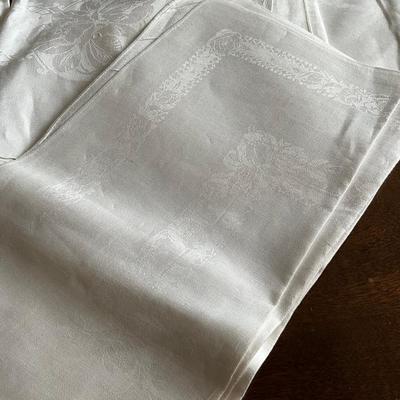 M443 Damask Linen Table Cloth With Napkins Lot