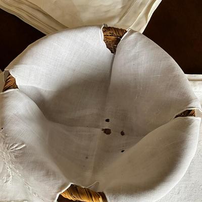 M446 Large Set Of Vintage Cotton & Linen Napkins And Place Mats