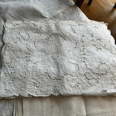 M447 Lot Of Linen & Cotton Vintage Table Cloths, Place Mats And Towels