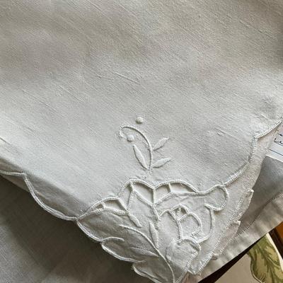 M447 Lot Of Linen & Cotton Vintage Table Cloths, Place Mats And Towels