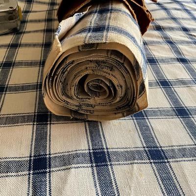 M448 Vintage Blue & White Gingham Linen Tablecloth With Extra Fabric