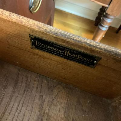 L463 Vintage Tomlinson of High Point Mahogany Federal Style Sideboard