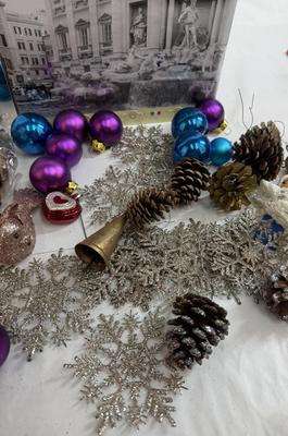 Sale Photo Thumbnail #245: Tin with Rome artwork and sculpture images, ornaments, and more.  See photos for what's included.