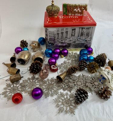 Sale Photo Thumbnail #247: Tin with Rome artwork and sculpture images, ornaments, and more.  See photos for what's included.