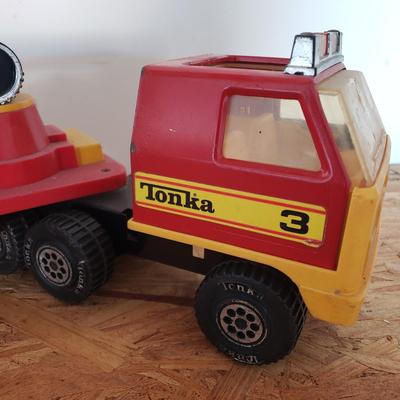 LOT 123: Vintage Tonka Fire Truck in Nylint Box (Not original to Truck)