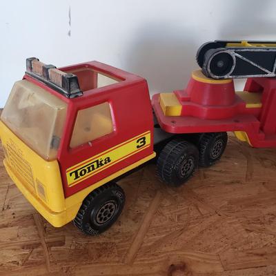 LOT 123: Vintage Tonka Fire Truck in Nylint Box (Not original to Truck)