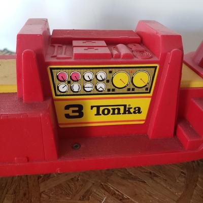 LOT 123: Vintage Tonka Fire Truck in Nylint Box (Not original to Truck)