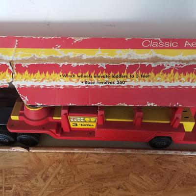 LOT 123: Vintage Tonka Fire Truck in Nylint Box (Not original to Truck)