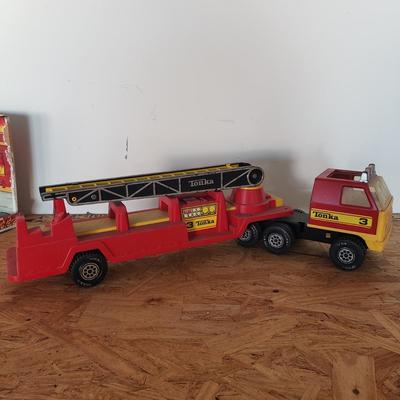 LOT 123: Vintage Tonka Fire Truck in Nylint Box (Not original to Truck)