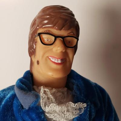 LOT 194: Living Aquarium in Box, Vintage Austin Powers Doll, Rubiks Cube & Beanie Babies