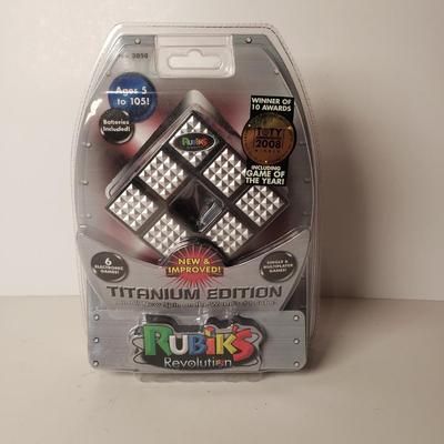 LOT 194: Living Aquarium in Box, Vintage Austin Powers Doll, Rubiks Cube & Beanie Babies