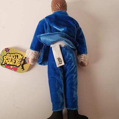 LOT 194: Living Aquarium in Box, Vintage Austin Powers Doll, Rubiks Cube & Beanie Babies