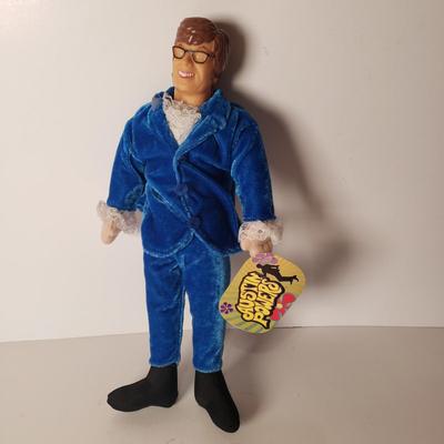 LOT 194: Living Aquarium in Box, Vintage Austin Powers Doll, Rubiks Cube & Beanie Babies