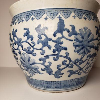 LOT 200: Chinoiserie Blue & White Fishbowl Planter & Vase