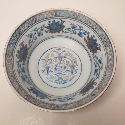 LOT 201: Asian Themed Decor-Table Lamp & Decorative Bowls