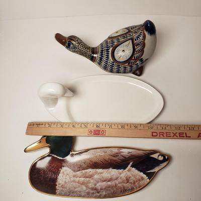 LOT 202: Tonala Mexico Duck, Screen Printed Aboriginal Art & More