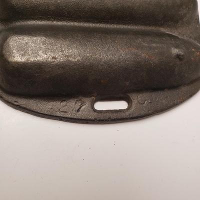 LOT 205: Vintage John Wright Sea Shell Pan, Cast Iron Cornbread Mold & Aebleskiver Pan