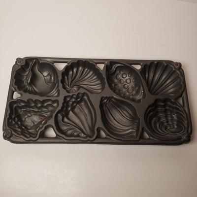 LOT 205: Vintage John Wright Sea Shell Pan, Cast Iron Cornbread Mold & Aebleskiver Pan