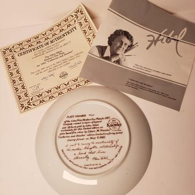 LOT 207: Home Decor Assortment-Lenox, Blue Trellis Temple Jar, Photo Albums & More