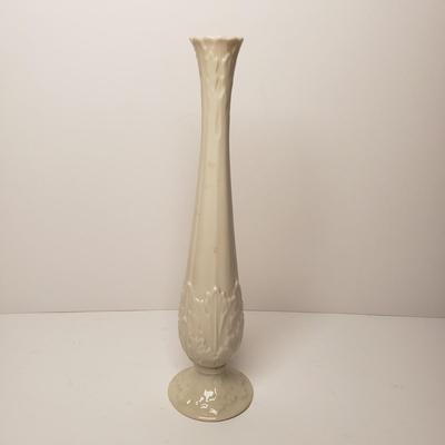 LOT 207: Home Decor Assortment-Lenox, Blue Trellis Temple Jar, Photo Albums & More