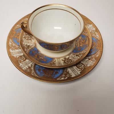 LOT 211: Vintage Noritake China Tea Set & Floral Plates