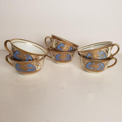 LOT 211: Vintage Noritake China Tea Set & Floral Plates
