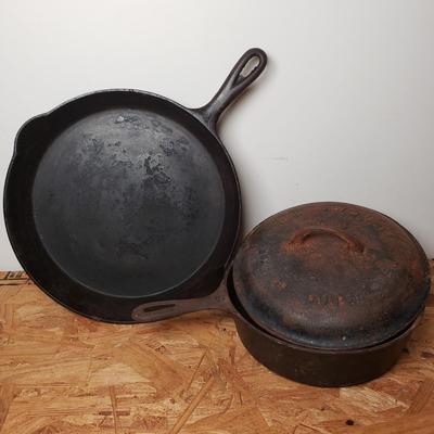 LOT 213: Vintage Griswold Chicken Fryer/Dutch Oven No 8 & Wagner Cast Iron Pans