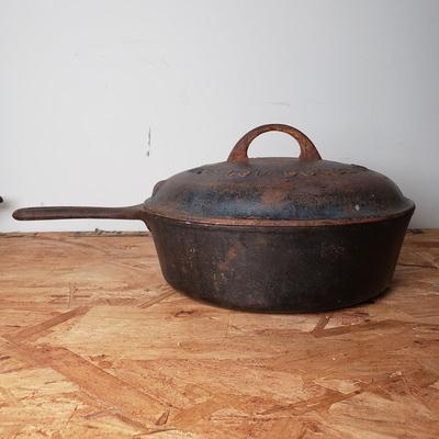 LOT 213: Vintage Griswold Chicken Fryer/Dutch Oven No 8 & Wagner Cast Iron Pans
