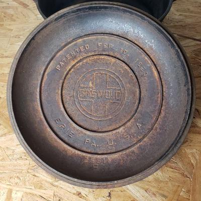 LOT 213: Vintage Griswold Chicken Fryer/Dutch Oven No 8 & Wagner Cast Iron Pans