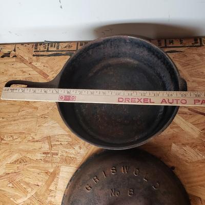 LOT 213: Vintage Griswold Chicken Fryer/Dutch Oven No 8 & Wagner Cast Iron Pans