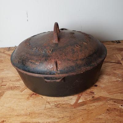 LOT 213: Vintage Griswold Chicken Fryer/Dutch Oven No 8 & Wagner Cast Iron Pans
