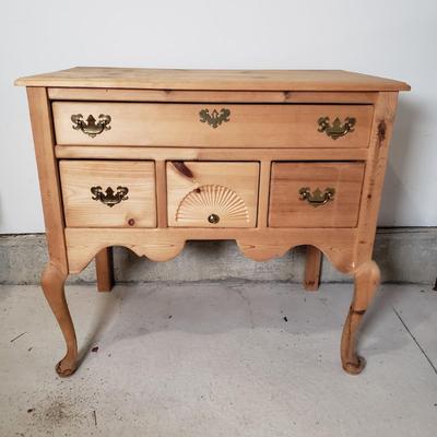 LOT 226: Vintage Queen Anne Style Dresser with Carved Fan Design