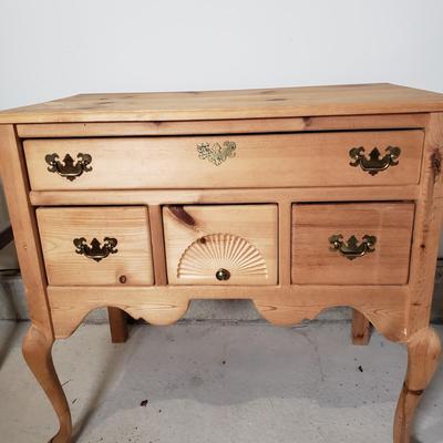 LOT 226: Vintage Queen Anne Style Dresser with Carved Fan Design