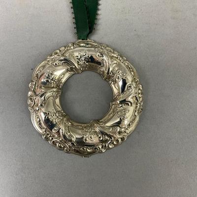 K472 Gorham 1989 Sterling Holiday Wreath Ornament