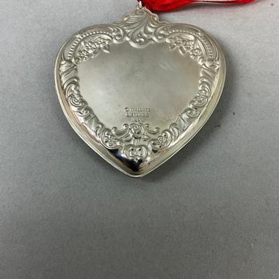 K473 Wallace 1993 Mary & Jesus Heart Ornament