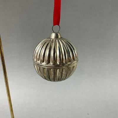 K488 Towle Sterling Newbury Port, MA Ball Ornament