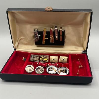 LOT 42: Vintage Men's Jewelry Lot - Tie Clips, Cuff Links, Pins - in Case