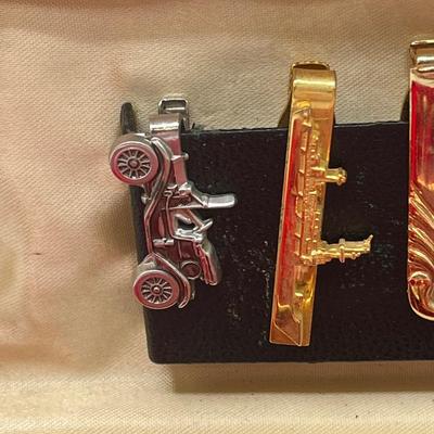 LOT 42: Vintage Men's Jewelry Lot - Tie Clips, Cuff Links, Pins - in Case