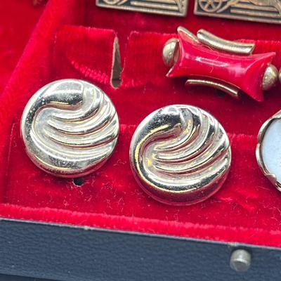 LOT 42: Vintage Men's Jewelry Lot - Tie Clips, Cuff Links, Pins - in Case