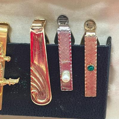 LOT 42: Vintage Men's Jewelry Lot - Tie Clips, Cuff Links, Pins - in Case