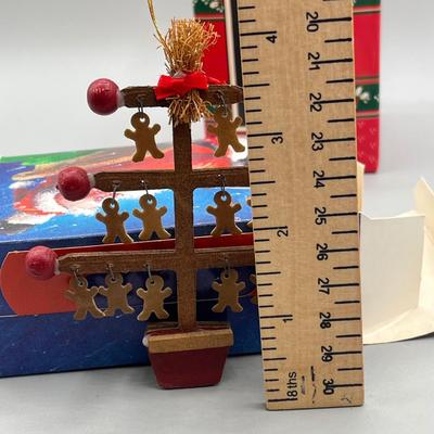 LOT 50: Vintage Plastic Santas + Christmas Ornaments