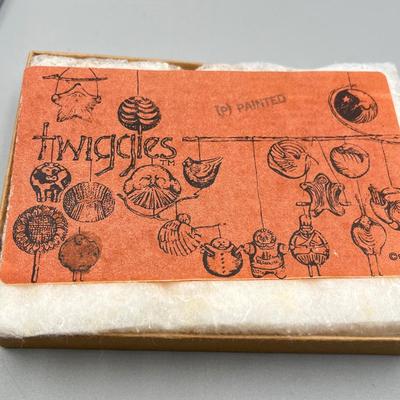 LOT 50: Vintage Plastic Santas + Christmas Ornaments