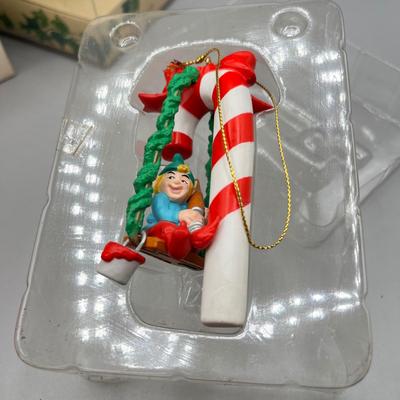 LOT 51: Assorted Christmas Ornaments