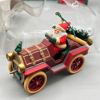 LOT 52: Vintage Hallmark Christmas Ornaments