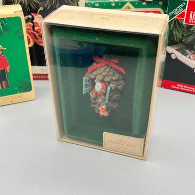 LOT 52: Vintage Hallmark Christmas Ornaments