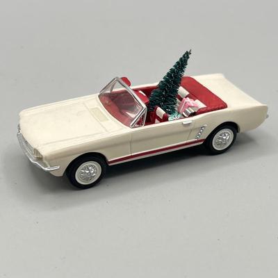 LOT 52: Vintage Hallmark Christmas Ornaments