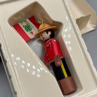 LOT 52: Vintage Hallmark Christmas Ornaments