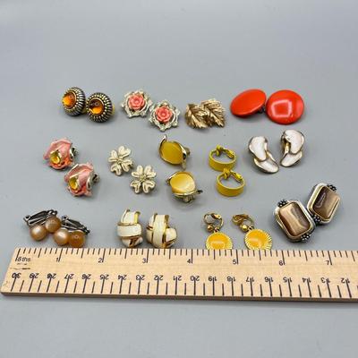 LOT 57: Beautiful Vintage Clip On Earrings - Crown Trifari and More